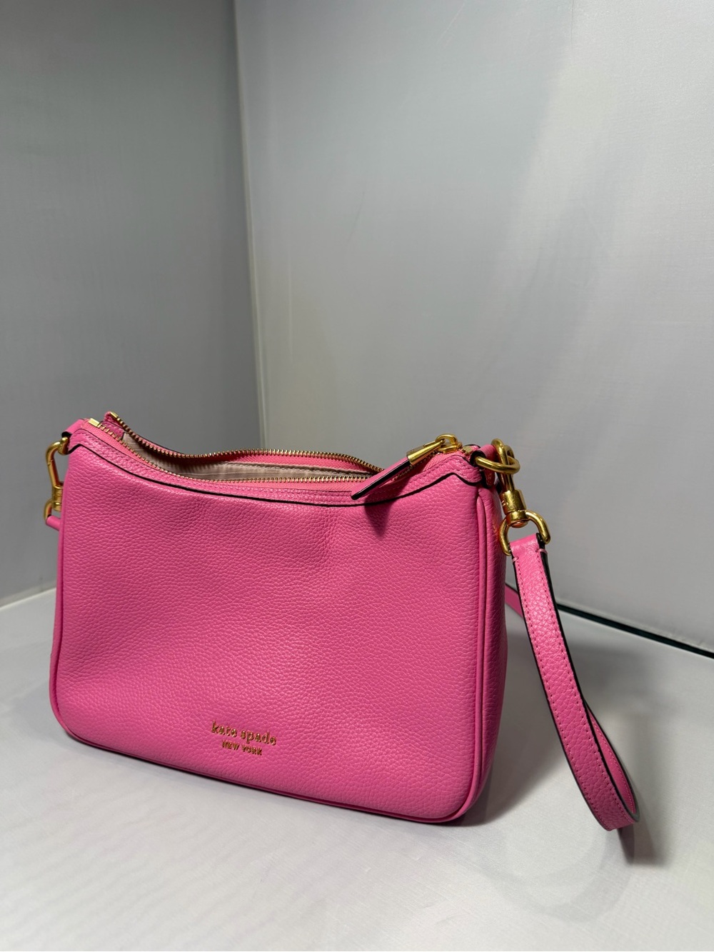 Kate Spade New York small sam pebble leather shoulder bag in Pink Cloud